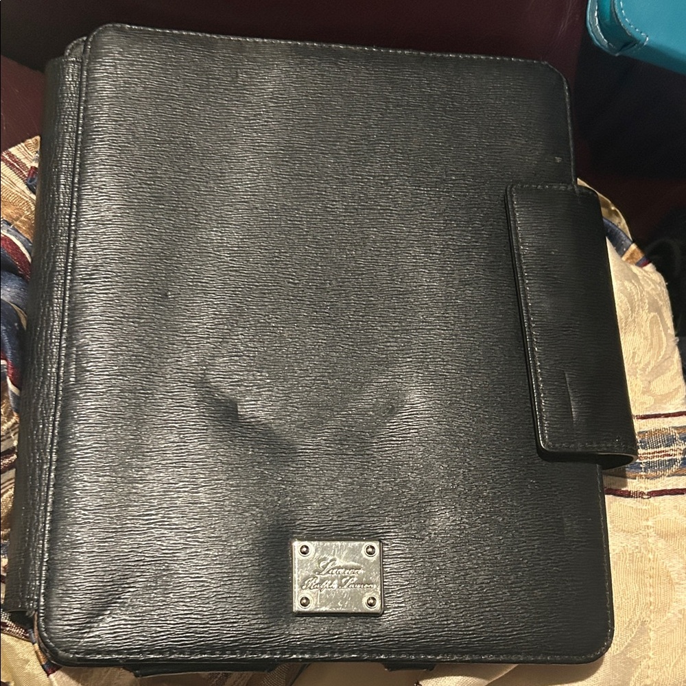 Lauren Ralph Lauren Black Leather Organizer
📌 matching blue tote bag in closet